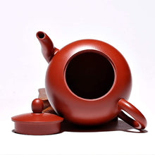 Загрузить изображение в средство просмотра галереи, Yixing Clay / Zisha Tea Pot for Chinese kung / Gong Fu Tea 250ml ( girl shoulders )
